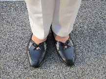 ZABORAVI ŠTIKLE ‘Bakine cipele’ su najjači trend jeseni 2025. - Novi modni hit koji spaja luksuz i udobnost