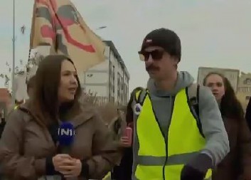 KO TO RUŠI SRBIJU? Odakle su "uvezeni" ovi blokaderi? (VIDEO)