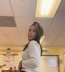 UČITELJICA IZAZVALA HAOS! Ljudi su zgroženi njenom neprimerenom odećom, burna rasprava je u toku!