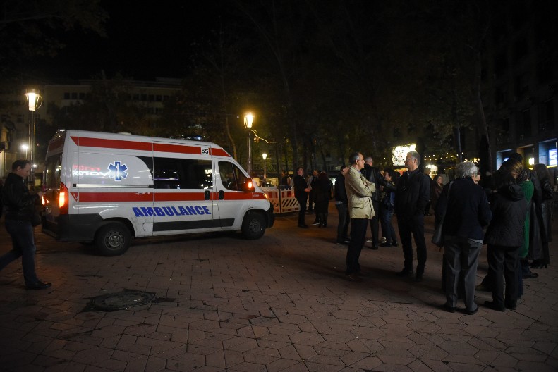 UMRLA ŽENA NA KONCERTU Pevačicu odvela policija, nastala pometnja u publici: Odjednom se srušila!