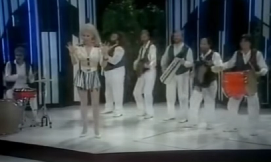 "SAMO JE JEDAN OSTAO, ALI NI ON NIJE DOBRO" Prva pevačica "Slatkog greha" ne može da dođe sebi zbog smrti kolege!