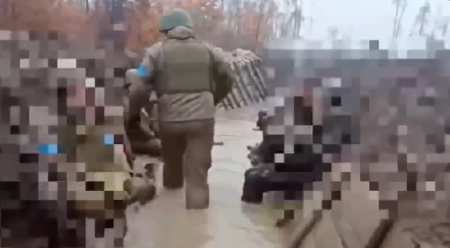 POPLAVLJENI UKRAJINSKI POLOŽAJI U VOLČANSKU Vojnici u vodi do kolena nakon udara na branu u Belgorodu (VIDEO)