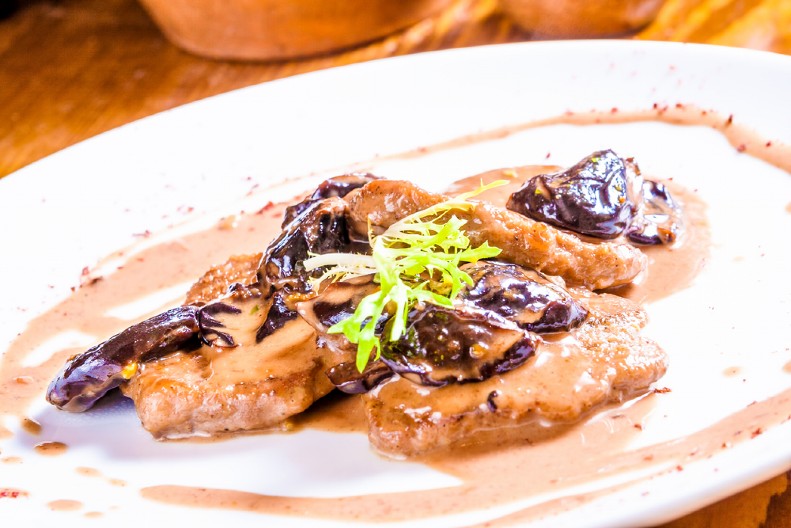 SVINJSKI FILE U SOSU OD SUVIH ŠLJIVA Sočno meso se topi u ustima