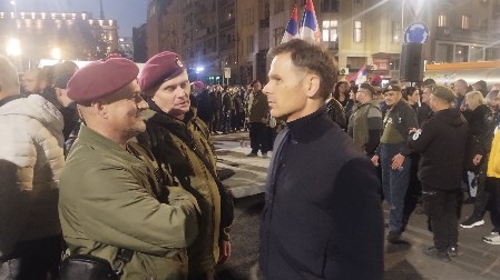 SVI PRILAZE DA SE SLIKAJU SA SINIŠOM MALIM Nepregledne kolone ljudi na veličanstvenom okupljanju (FOTO)