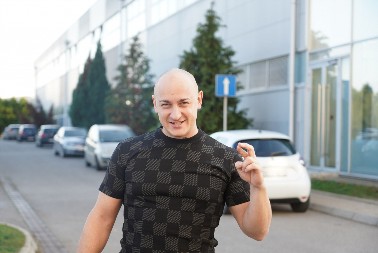 "MOŽDA SE ZORICA I KEMIŠ ŠIBAJU U APARMANU" Desingerica šokirao izjavom o Brunclikovom: "Ne mogu da joj ćutim"