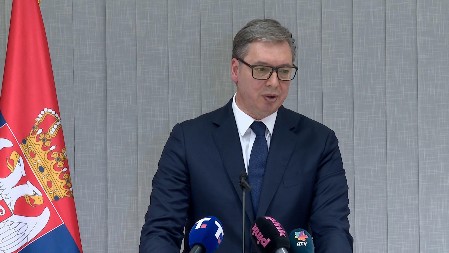 "HVALA ZA SVAKU IZGOVORENU REČ" Vučić dostojanstveno reagovao na uvrede: JOŠ JEDNOM POZIVAM NA DIJALOG