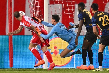 ŠESTI NOVEMBAR JE DAN KADA ZVEZDA RUŠI VELIKANE Arnautović na Pavkovdan bacio Lil na kolena