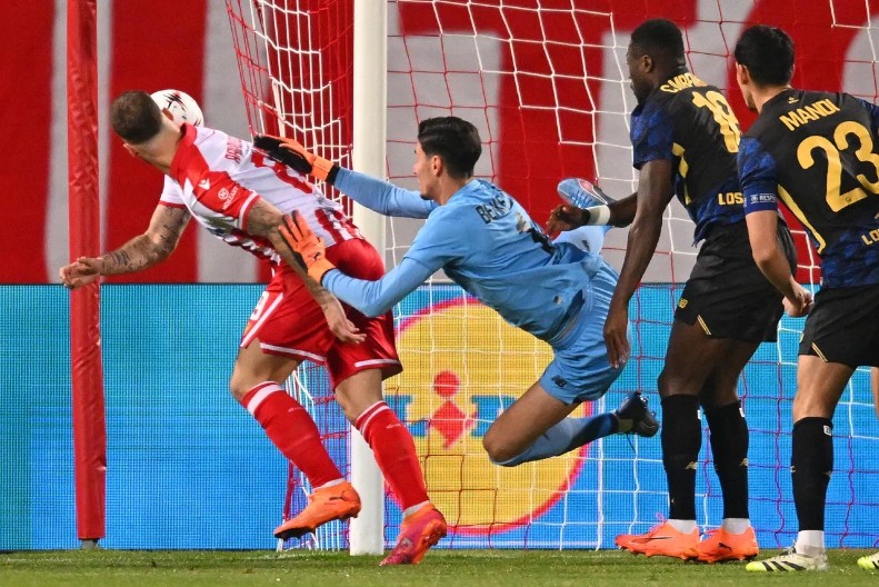 ŠESTI NOVEMBAR JE DAN KADA ZVEZDA RUŠI VELIKANE Arnautović na Pavkovdan bacio Lil na kolena