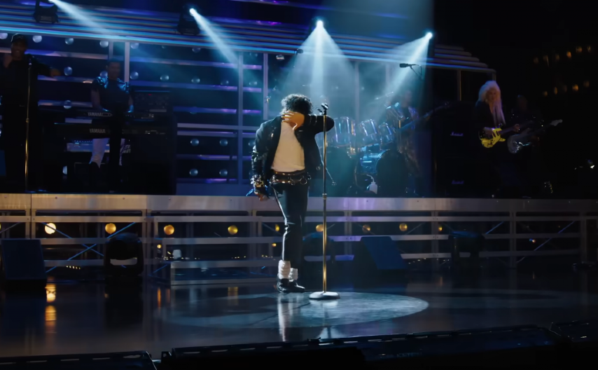 NASLEDNIK MAJKLA DŽEKSONA Ovaj lepotan glumi pop legendu u novom filmu, nije njegov sin, nego...