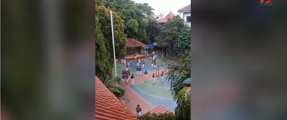 EKSPLOZIJE ODJEKNULE DŽAMIJOM Najmanje 54 povređenih, objavljen dramatični snimak iz Džakarte (VIDEO)