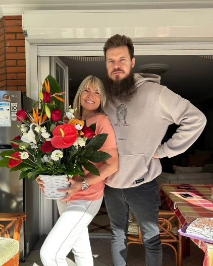 PRVO OGLAŠAVANJE SUZANE JOVANOVIĆ NAKON VESTI DA POSTAJE BAKA Pomešane emocije: "Tužni smo zbog Saleta, ali smo i neizmerno srećni..."