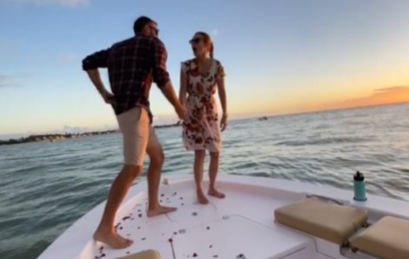 PRSTEN U MORU, DEVOJKA U ŠOKU: Prosidba iz snova pretvorila se u TOTALNI HAOS! (VIDEO)