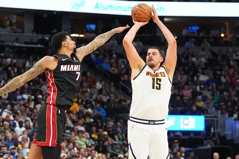 TRENUTAK KADA JE NASTAO HAOS U STUDIJU Nikola Jokić prozvao NBA legendu, Srbin ovim rečima "pecnuo" bivšeg košarkaša