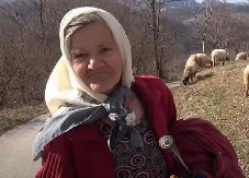 SAMA NA IMANJU VEĆ 40 GODINA "Čekala sam ga iz JNA, a on otišao komšinici"