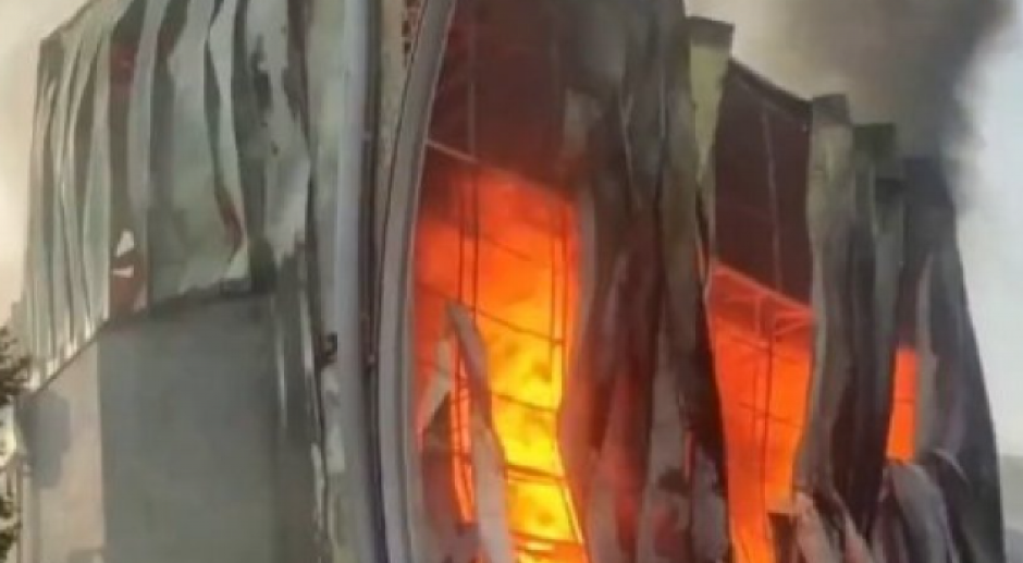 STRAVIČNA EKSPLOZIJA U FABRICI PARFEMA! Najmanje 6 osoba nastradalo, snimak horora osvanuo na mrežama (VIDEO)