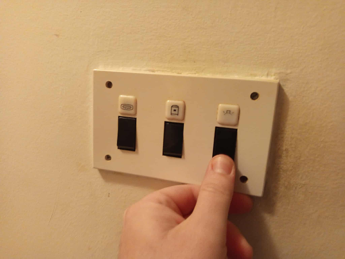 Zaboravite na stare prekidače – odlaze u prošlost, novi uređaji štede struju i osvajaju domove