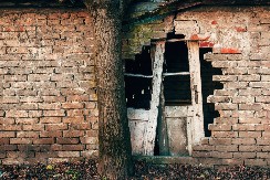 KAKVA TRANSFORMACIJA Kupili su najružniju kuću u ulici i od ruine pune đubreta stvorili - ovu lepoticu