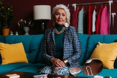 IMA 93 GODINE, SAMOSTALNA JE I STALNO DOTERANA  Samo 2 pravila je drže vitalnom - morate i vi ovo da probate!