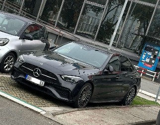 ISPLATE SE BLOKADE FAKULTETA! Braća Luka i Lazar Stojaković voze mercedes sa tablicama LL! Roleksi, nemačka stipendija a sada i "mečka"!