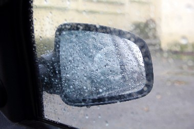 INSTRUKTORKA VOŽNJE OTKRILA GENIJALAN TRIK Evo kako da sprečite zamagljivanje stakla na automobilu