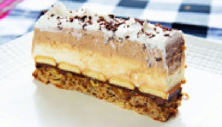 KINDER TORTA ZA DEČIJE ROĐENDANE Topi se u ustima, a svi je vole