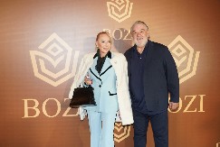 SEVAJU ŠLICEVI NA SVE STRANE NA BRENINOJ MODNOJ REVIJI! Bekuta u Šanelkama šokirala, unuka zasenila bundom, a ćerka Željka Šašića "ukrala" celu reviju (FOTO)