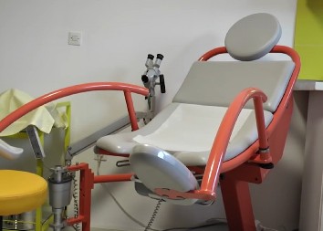 PROČITAJTE SVEDOČENJE DEVOJKE KOJA JE PRIJAVILA GINEKOLOGA: Šta joj je radio i šta joj je rekao tokom pregleda