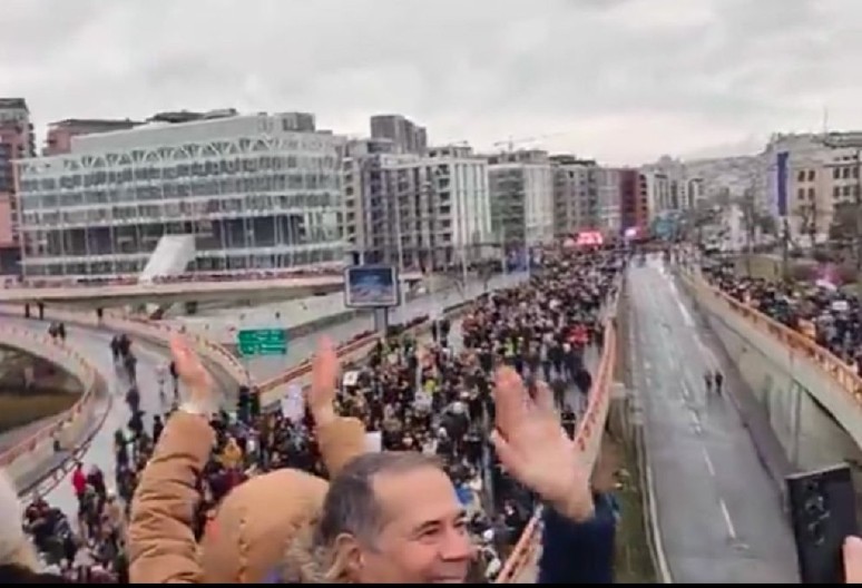 DIREKTOR "ĐENERALI OSIGURANJA" BI DA RUŠI DRŽAVU:  Filipović uzima na stotine miliona od Srbije, ali mu je i to malo! (FOTO)