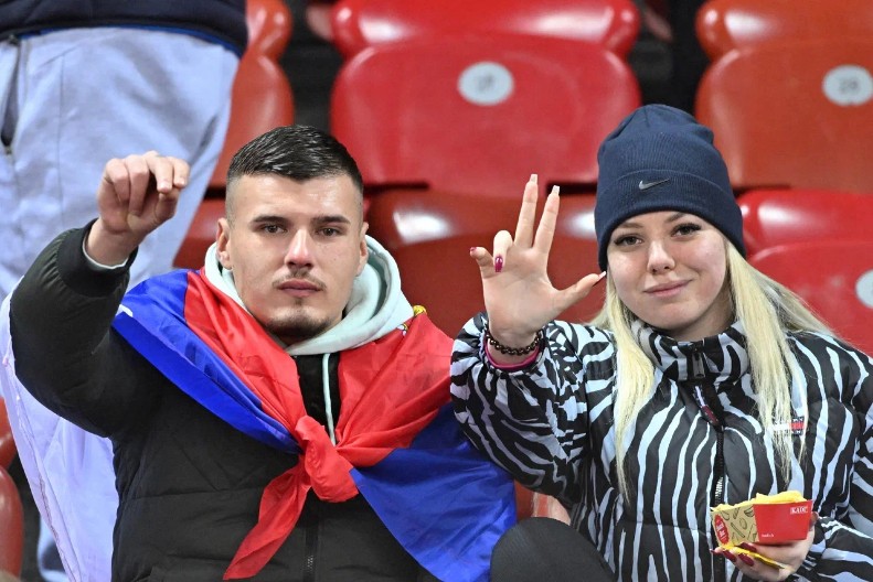 GRMI STADION: KOSOVO JE SRBIJA! Naši navijači nadglasali domaćine (VIDEO)