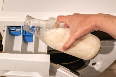 NAPRAVITE SVOJ TEČNI DETERDŽENT ZA 100 DINARA Količina za 40 pranja, blistavo čist veš