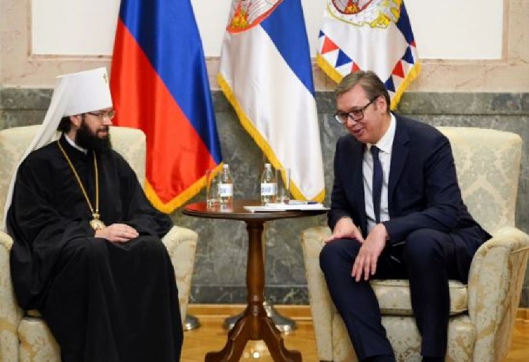 VUČIĆ SA MITROPOLITOM VOLOKOLAMSKIM ANTONIJEM: Obeležavanje veka Svetotrojičnog hrama u Beogradu simbolizuje trajnu bliskost dva naroda