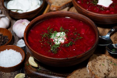 BORŠČ Ruska supa koja jača imunitet u trenu, a boju duguje ovom povrću