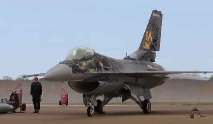 HOLANDIJA ISPUNILA OBEĆANJE: Poslala i  poslednja dva aviona F-16 za obuku ukrajinskih pilota u Rumuniji