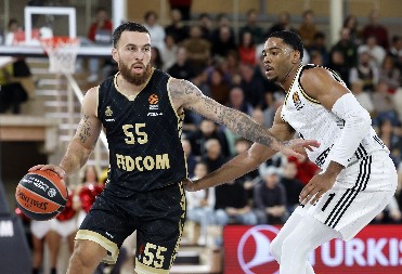 Pariz ruši redom, Monako slavio u prvom meču bez Obradovića