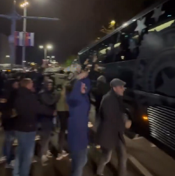 LUDNICA, "GROBARI" U TRANSU Presreli autobus sa igračima Partizana, a onda je nastao ŠOU (VIDEO)