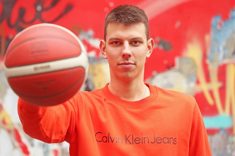 SRBIN DOMINIRA U MOSKVI, A NIJE AVRAMOVIĆ Vuk je ovog vikenda postao MVP pred 14.000 ljudi (VIDEO)