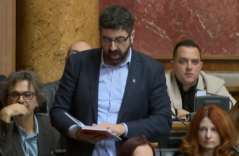 BRUKA ŠTA JE LAZOVIĆ URADIO TOKOM KOMEMORACIJE DRAGANU MARKOVIĆU PALMI Pokazao da mu manjka pijetet prema preminulom kolegi