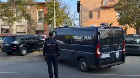 POPRSKAO POLICAJCA SUZAVCEM U OČI Uhapšeno lice koje je na protestima u Novom Sadu napalo pripadnika MUP-a