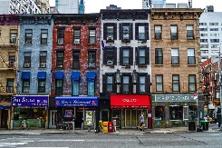 KREVET OD ZIDA DO ZIDA, I KUHINJA UZ WC: Sramota za šta vlasnici traže 1.100 evra mesečno (VIDEO)