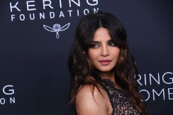 BAKA JOJ ISHEKLALA AUTFIT Prijanka Čopra obukla kombinaciju od predmeta koji ima svaka kuća u Srbiji, ovo morate da vidite!