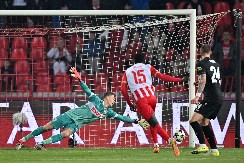 KRUNIĆ I RADONJIĆ KAO PRLE I TIHI - "ŠVABE" DEMOLIRANE NA "MARAKANI" Zvezda petardirala Štutgart, ostvarila prvu pobedu u Ligi šampiona posle pet godina i ostala u igri za nokaut fazu