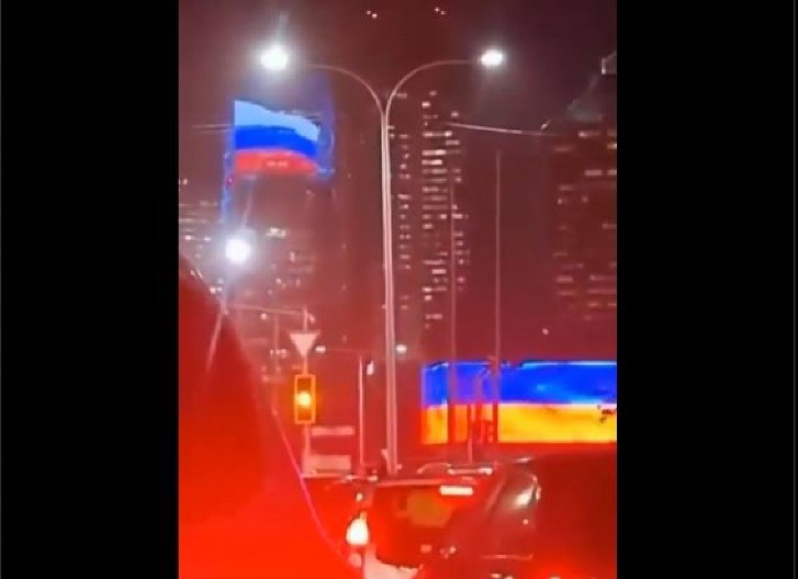 SKANDAL U KAZAHSTANU! Ukrajinska zastava zamenila rusku pred Putinov dolazak (VIDEO)