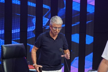 HITNA REAKCIJA SAŠE POPOVIĆA U Zvezdama Granda došlo do obračuna: Krenuo je pesnicom na njega!