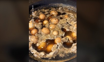 DA LI STE SPREMNI ZA POTPUNI KULTUROLOŠKI ŠOK?Omiljeno jelo u Kini "jaja nevinih dečaka", a sastojci su još gori od IMENA!