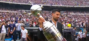 NEVEROVATNA ČAST ZA ĐOKOVIĆA Novak uneo pehar Kopa Libertadores (VIDEO)