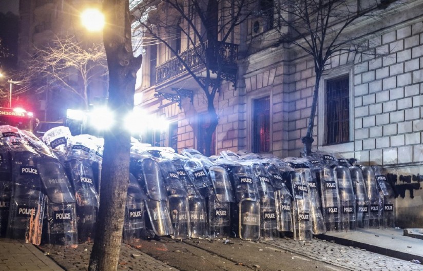 SKOLONITE DECU SA PROTESTA OPOZICIJE, NASILNI SU I OPASNI Oglasio se MUP Gruzije