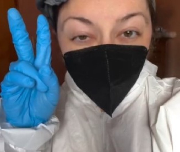 ŽENA DOŽIVELA HOROR, KOŽA JOJ JE PREPUNA PEČATA Šokantno otkriće ispod dušeka, potrošili silne pare na čišćenje kuće od zagađenja! (VIDEO)