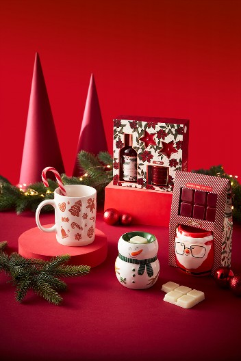 Ukrašavanje jelke i dekoracija za dom tokom praznika sa Pepco kolekcijama