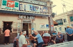 KAKO ŽIVE PENZIONERI U SVETU I ŠTA IM SE SPREMA U mnogim zemljama ne cvetaju im ruže