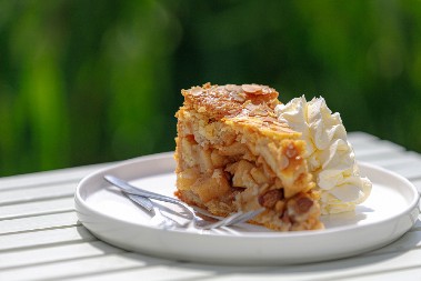 POSNI KOLAČ SA JABUKAMA NA VODI Jeftin desert skupog ukusa koji uspeva i početnicima